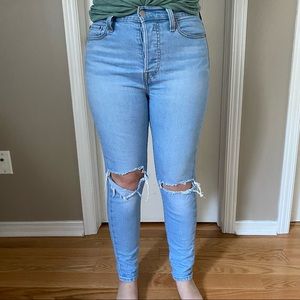2/$30 ✨ distressed Levi’s Wedgie Skinny button fly